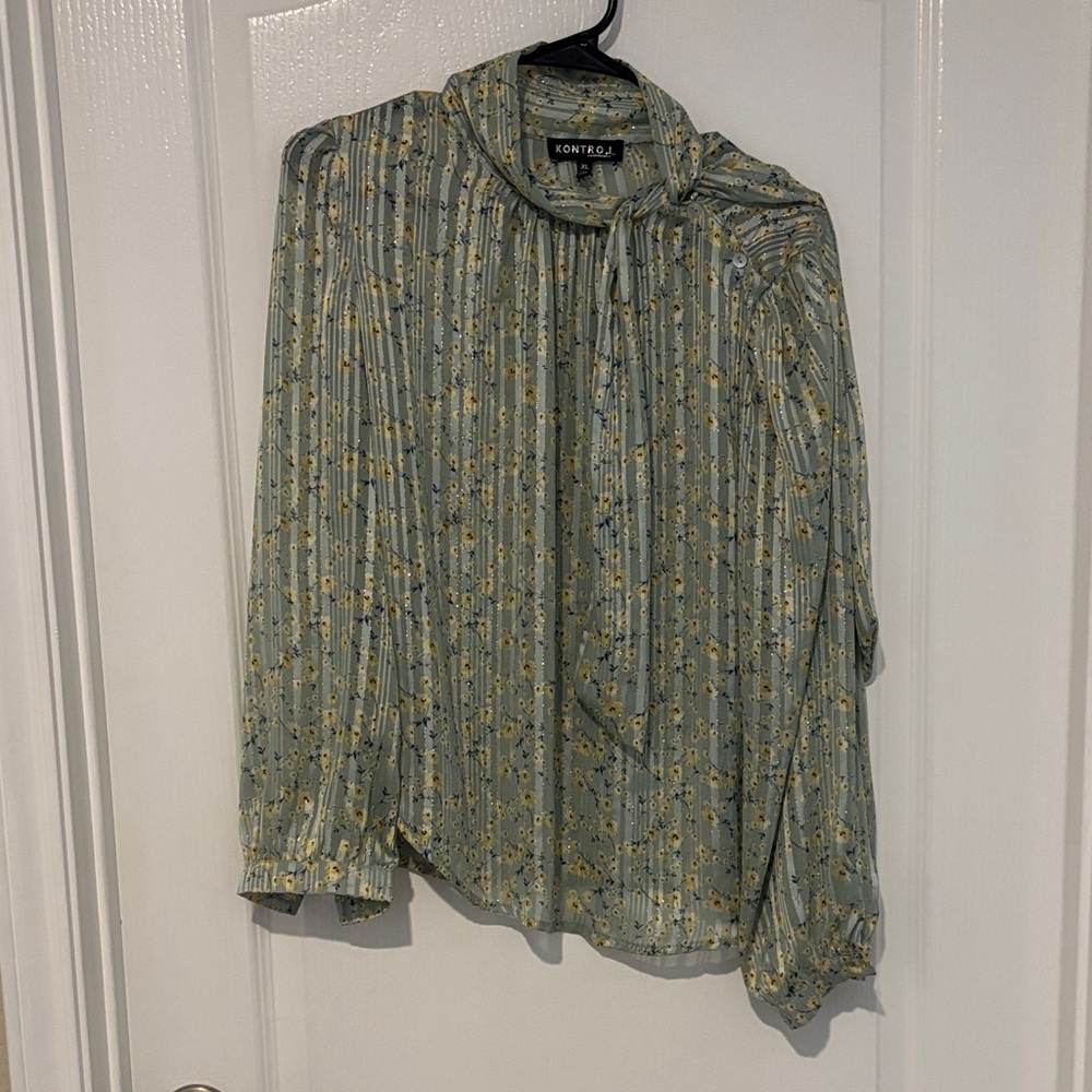 Long sleeve blouse floral